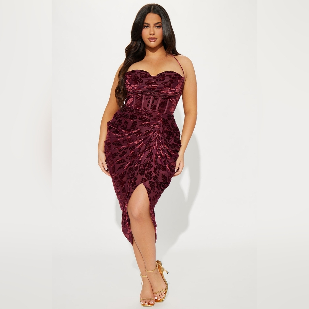 "Honolulu Evenings" Burgundy Ruched Dress- FASHION NOVA